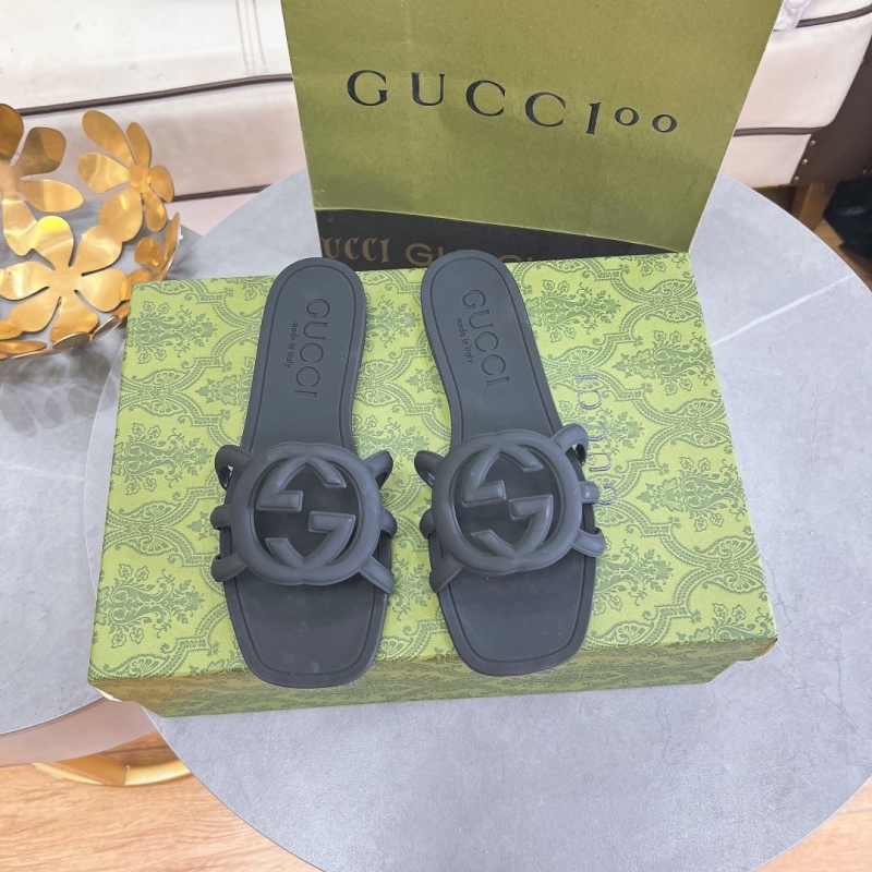 G*u*i slippers